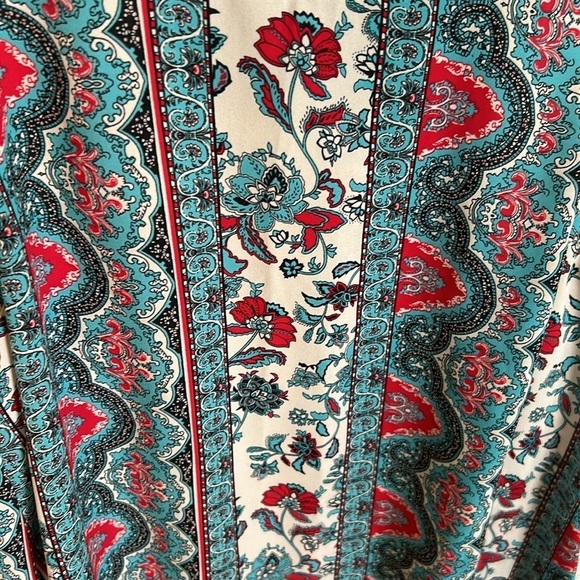 C Sleeveless Blouse l Size M - Picture 3 of 6